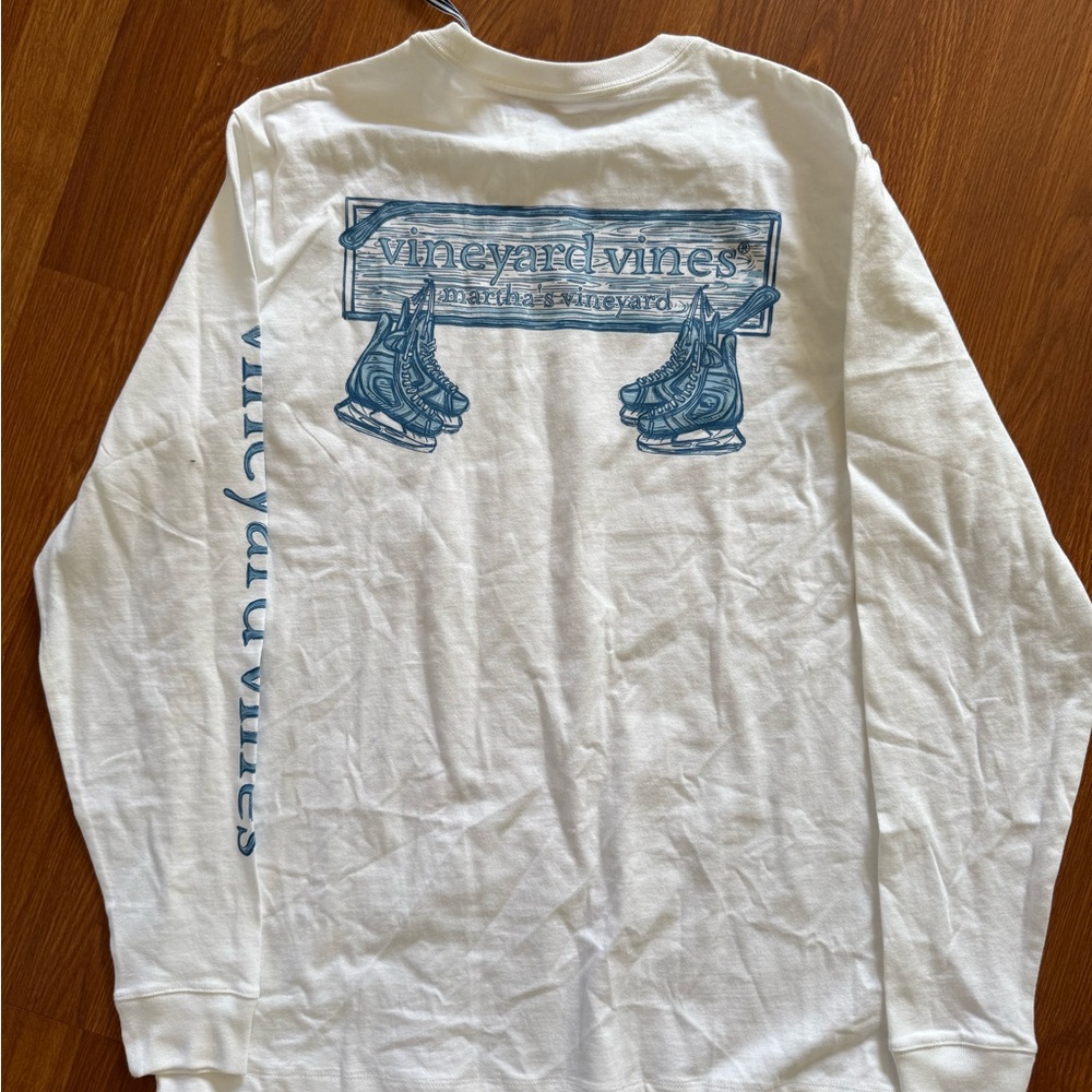 Men’s small Vineyard Vines Hockey White Long Sleeve Tee